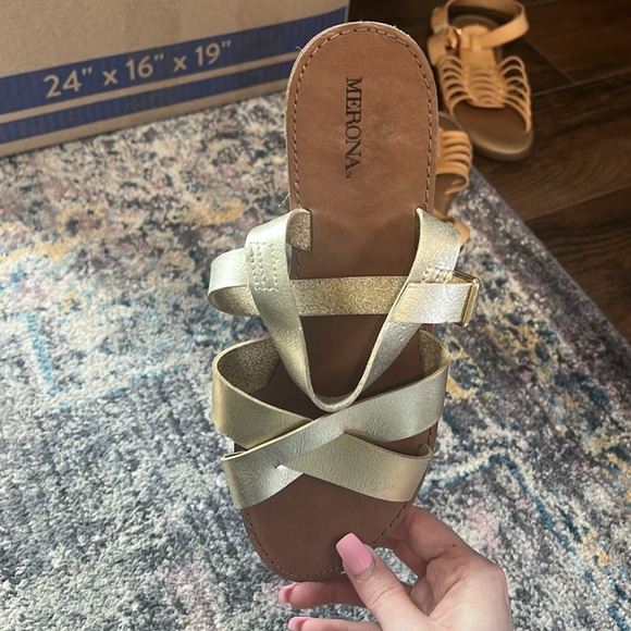 Gold sandals from target size 6.5 - Picture 2 of 3